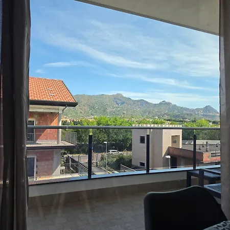Recanati Chic -la Maison De La Madame Apartman
