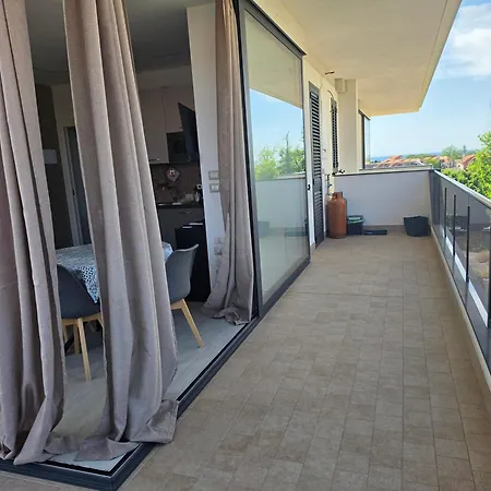 Recanati Chic -la Maison De La Madame Apartman *